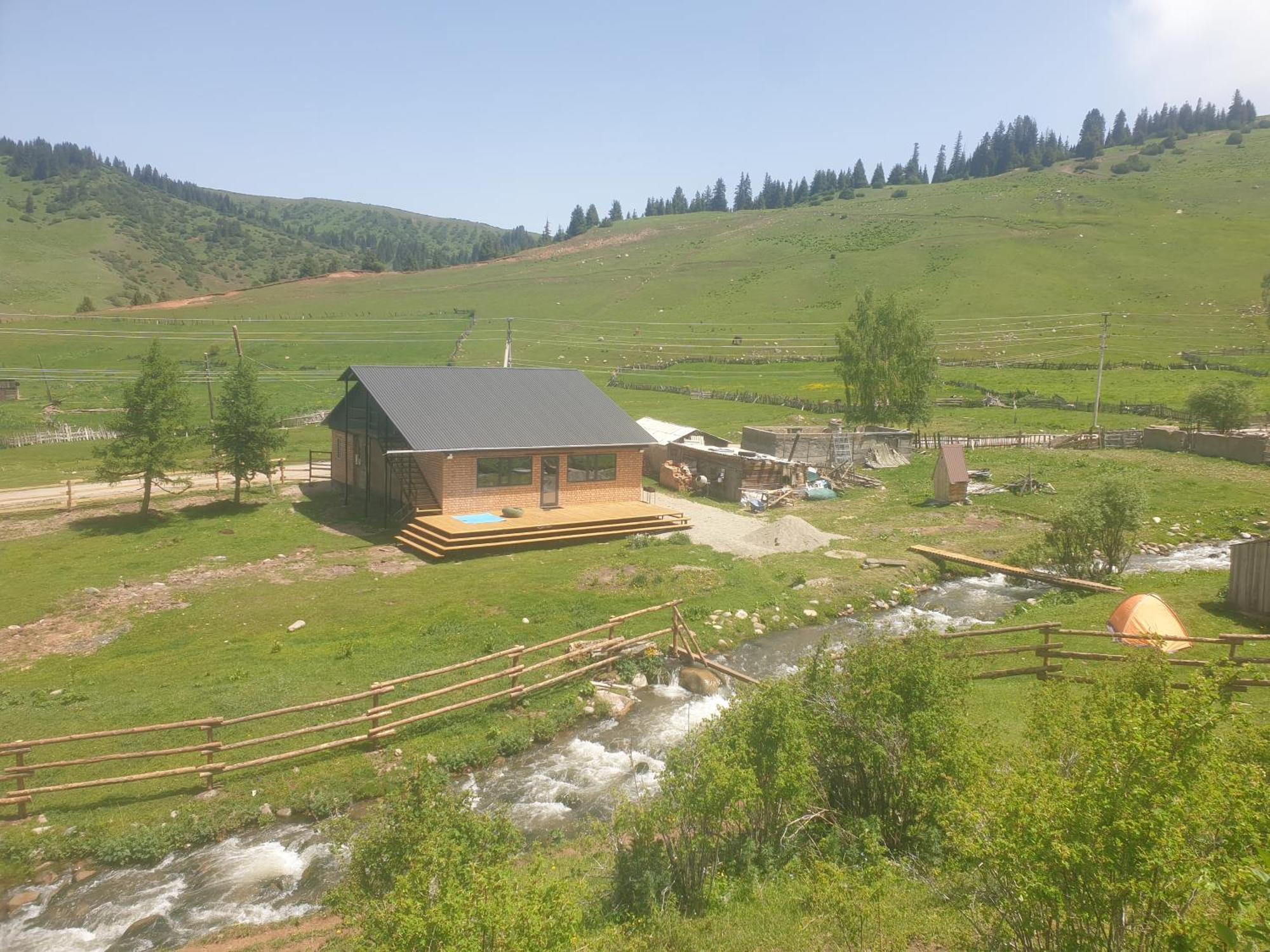 Mine Hostel Dzhergalan Jyrgalan Exterior foto